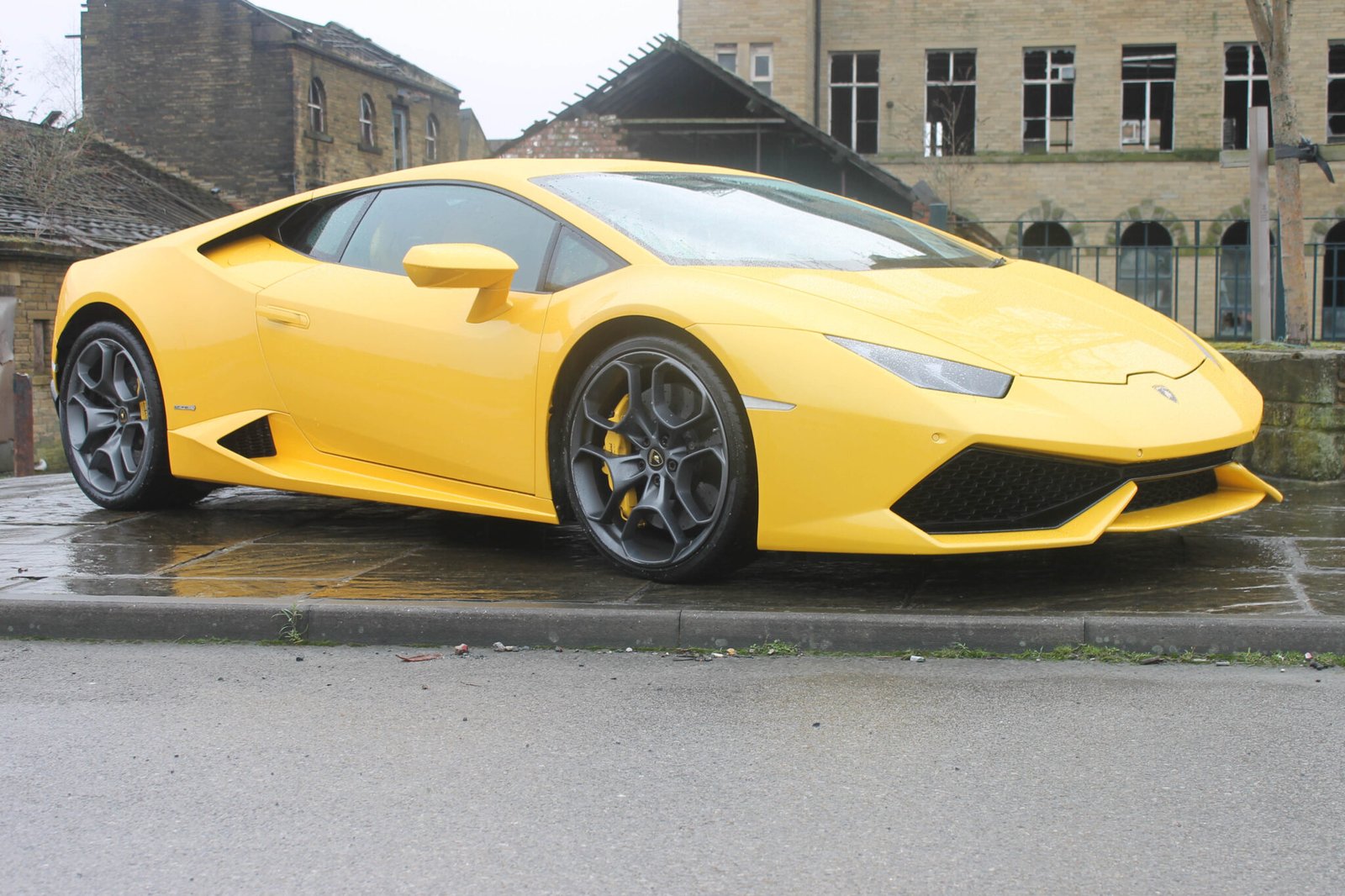 HIRE LAMBORGHINI HURACAN COUPE