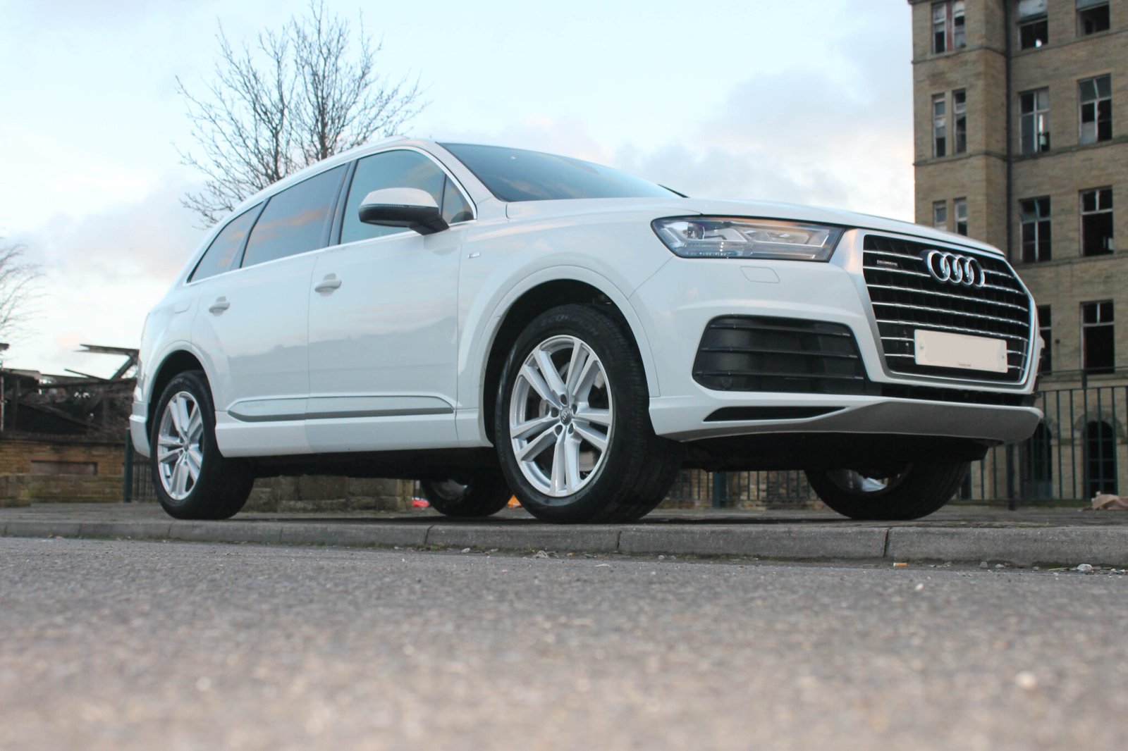 HIRE AUDI Q7