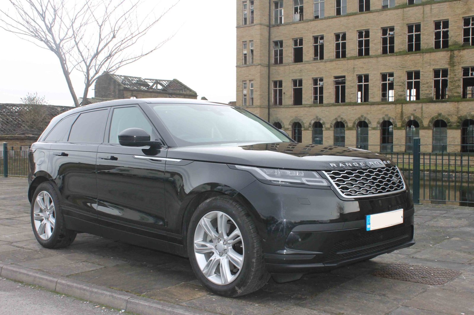 HIRE RANGE ROVER VELAR