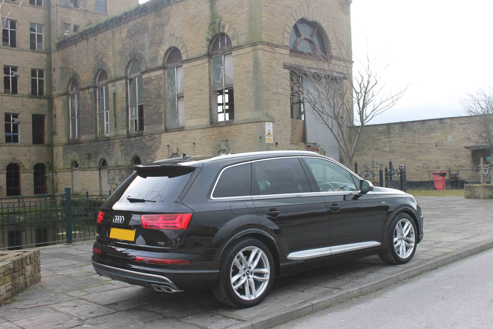 HIRE AUDI Q7