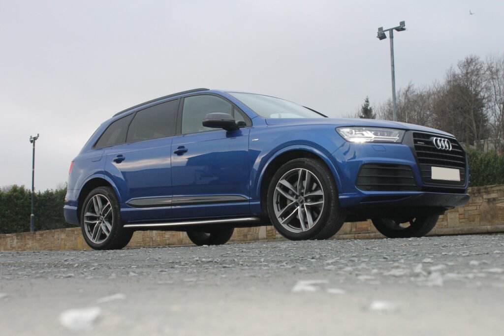 HIRE AUDI Q7